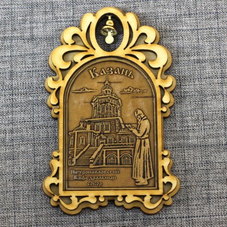 Магнит из бересты арка с колокольчиком "Петропавловский Каферальный собор