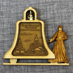 Магнит из бересты монах с колокольчиком "Свято-Успенский Свияжский мужской монастырь