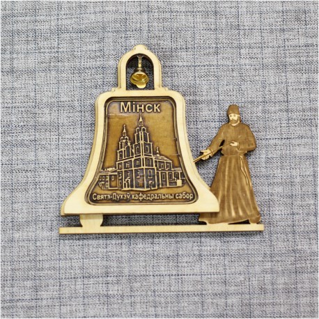 Магнит из бересты монах с колоколом "Кафедральный собор" Минск