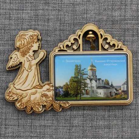 Магнит из смолы прямоугольный ангел с колокольчиком "Саввино-Строжевский монастырь" Звенигород